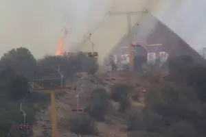 Crdoba: el fuego avanza sobre la base de la Aerosilla de Los Cocos