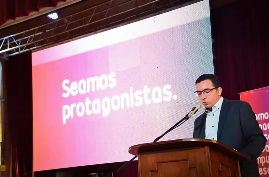 C�sar Tob�as asumir�a en Agricultura y Ganader�a.