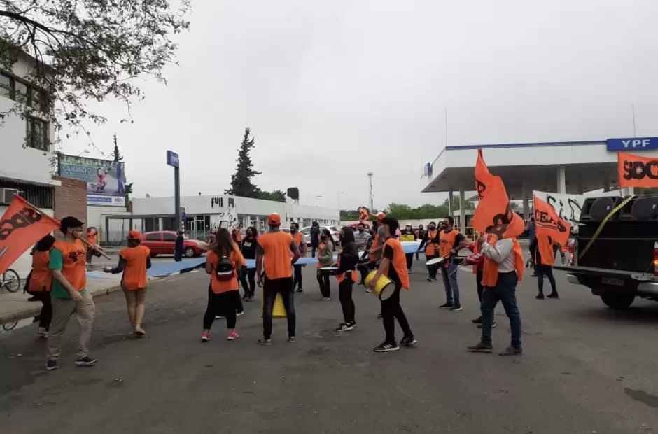 Docentes municipales chacareros salieron a la calle.