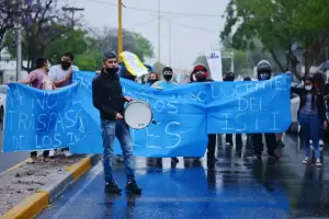 IES: segunda jornada de  bocinazos y de protestas