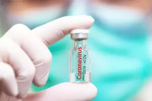 Muri un voluntario brasileo que participaba en las pruebas de la vacuna de Oxford