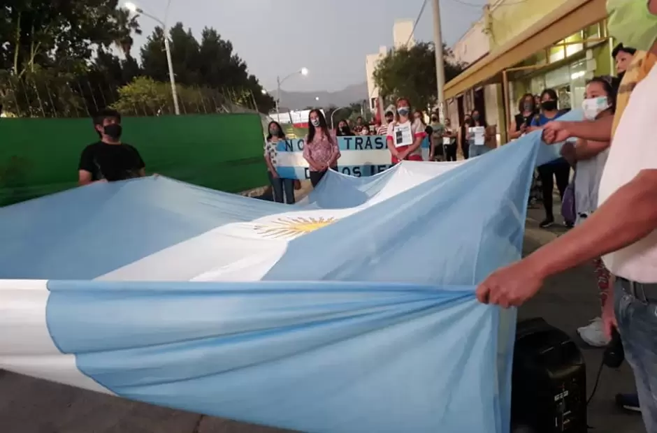 Banderazo y marcha en Andalgal�.