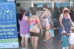 El Gobierno avanza con el plan para otorgar un bono de fin de ao a los beneficiarios de planes sociales