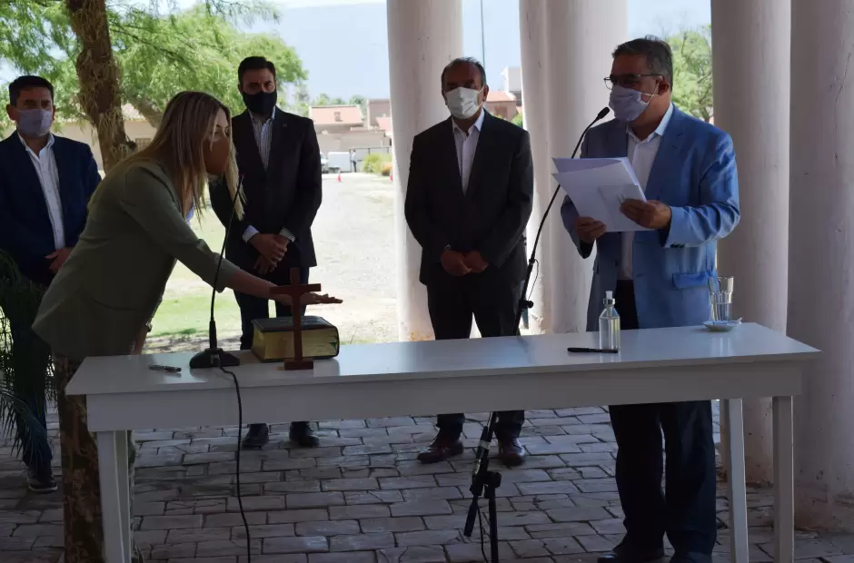 Momento de la jura de la nueva ministra de Educacin