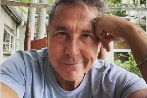 La reaccin de Ricardo Montaner contra una psicloga que lo cuestion por besar en la boca a sus hijos: carta documento y a la justicia