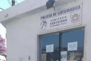 Policas salvaron la vida de un beb que se estaba ahogando