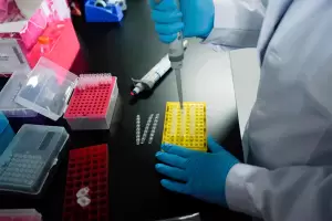 Brasil suspendi las pruebas clnicas de la vacuna china