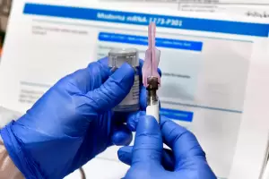 La vacuna de Moderna asegura que tiene un 95% de efectividad en el informe preliminar