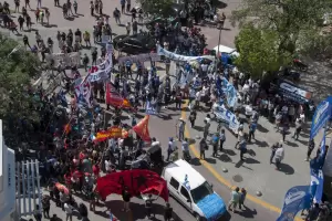 Multitudinaria manifestacin en el centro contra Jalil