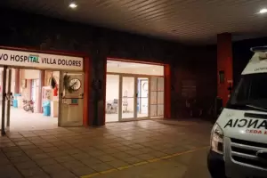 Dos hombres siguieron a una pareja para atacarla con piedras