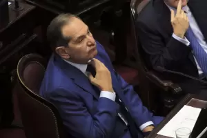 El ex gobernador de Tucumn Jos Alperovich se desmay y fue internado en terapia intensiva