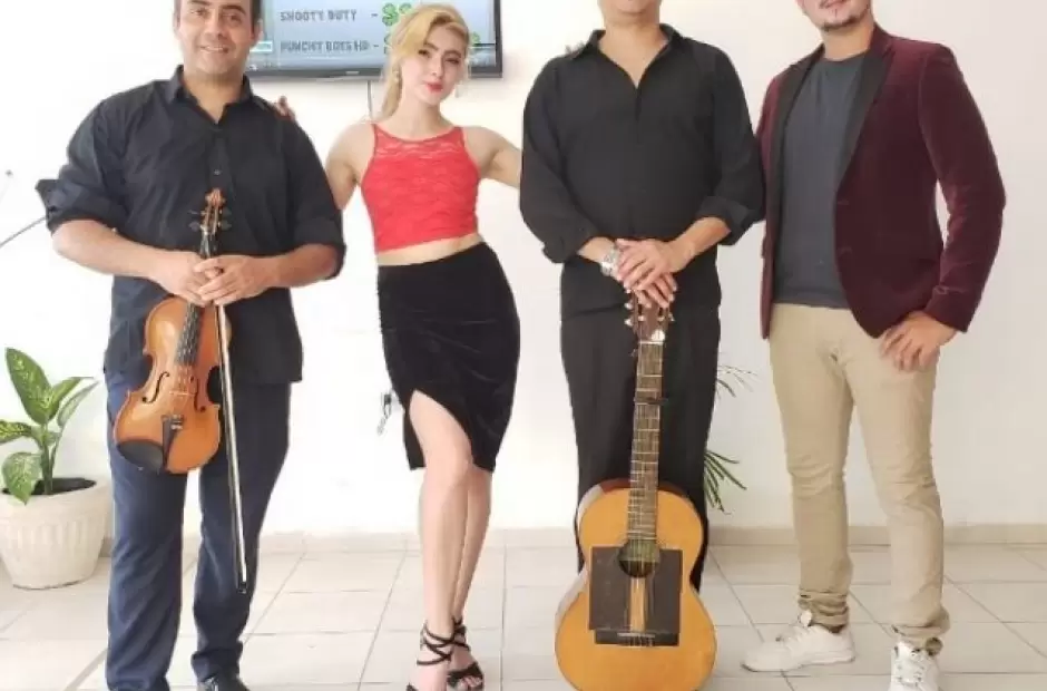 Bailarines catamarque�os, en la plataforma VIP Latinos.