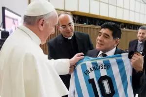El Papa record con afecto a Diego Maradona