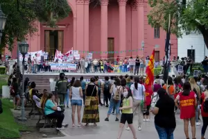 Gran manifestacin en Catamarca por el Da Internacional contra la Violencia de Gnero