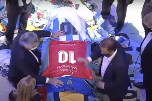 Alberto Fernndez asisti a la despedida de Diego Maradona