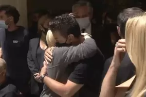 Gallardo: emocin en el adis a Maradona y un sentido abrazo