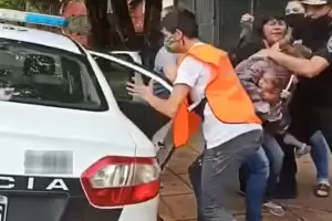 Criaron una nena desde su nacimiento y les quitaron la tenencia en un violento operativo