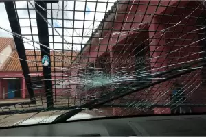 Cinco detenidos por tomar alcohol y atacar a policas en Beln