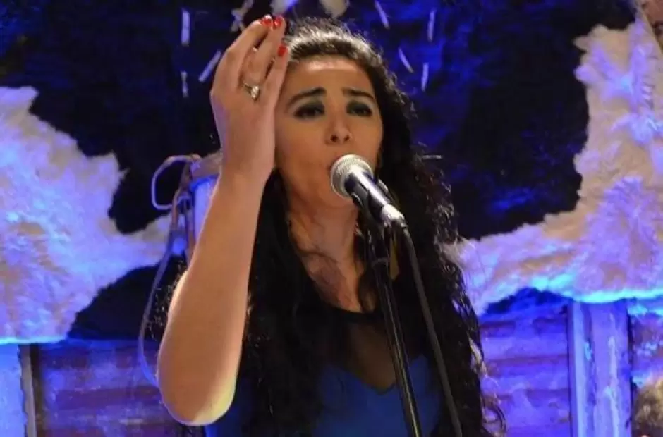 Natalia Brizuela Cesar actu ayer domingo, en el bar del Calvario, ubicado al ai