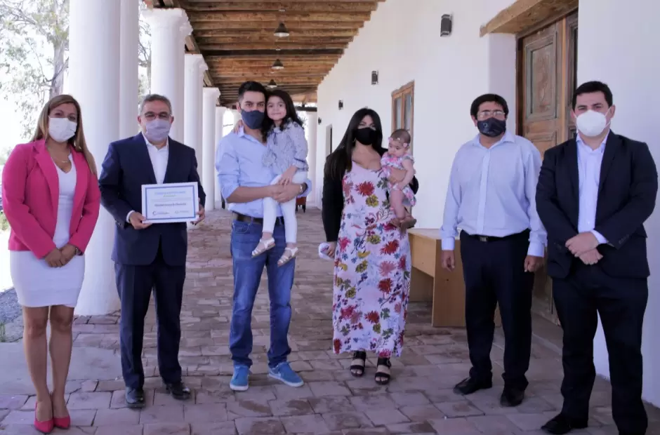 Ayer, Ra�l Jalil entreg� el cr�dito hipotecario n�mero 50.