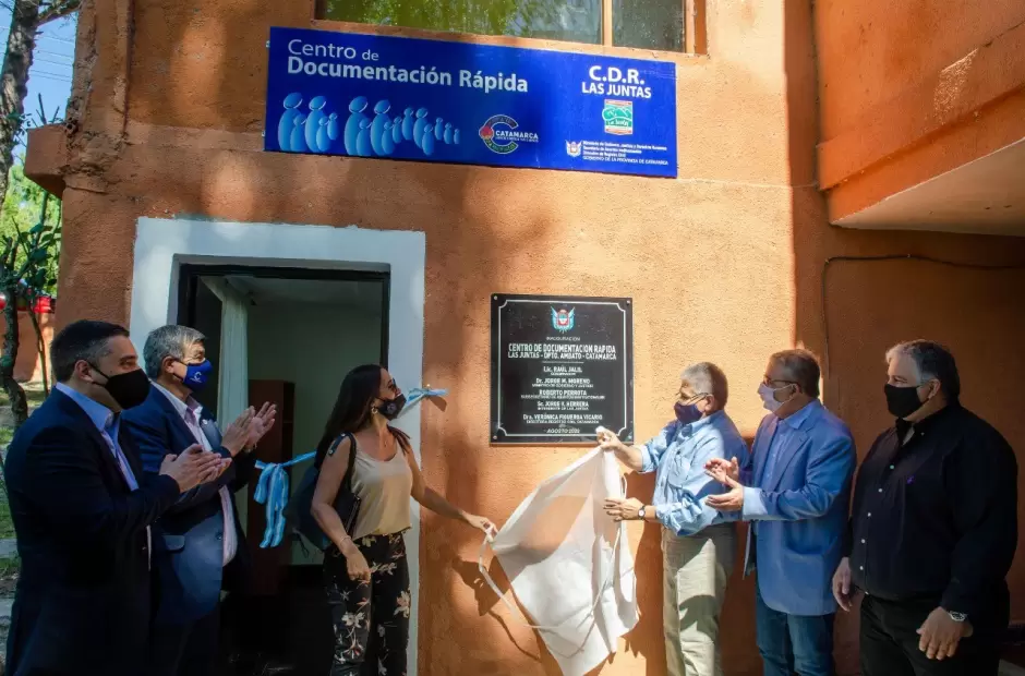 El gobernador inaugur la ampliacin del CAPS de Las Juntas.