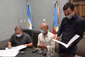 El Gobernador firm convenios con RENATRE