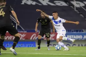 Vlez reaccion sobre el final y venci a Racing en Liniers