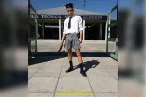 Un alumno fue al acto de egresados con pollera y denunci� discriminaci�n