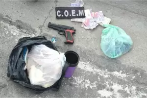 Lo descubrieron con una rplica de arma de fuego y termin detenido