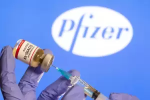 Estados Unidos aprob� la vacuna de Pfizer y comienza la vacunaci�n en todo el pa�s