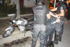Detuvieron a un motochorro que le arrebat el celular a una adolescente