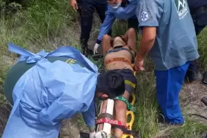 Un joven sufri una fractura expuesta tras accidentarse con su moto