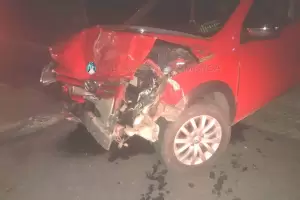 Villa Las Pirquitas: una camioneta choc contra un auto estacionado