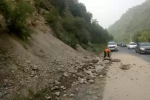 Derrumbes sobre la Ruta Provincial N 4