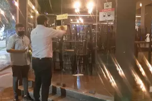 Clausuran locales y detienen a un violacuarentena por agresin