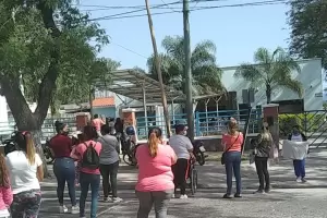 Manifestacin frente a Aguas de Catamarca