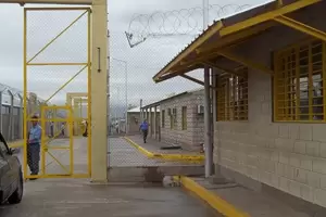 Detuvieron a una joven que intent meter 40 pastillas a la crcel