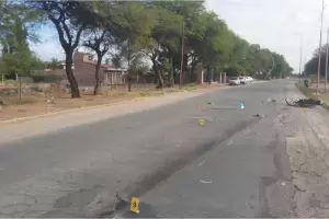 Muri� un motociclista de 23 a�os tras un choque con un autom�vil