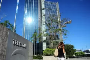 Telecom advierte que el Gobierno est "destruyendo" a las empresas TIC