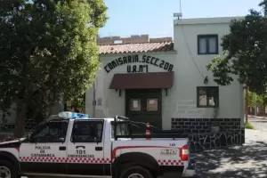 Una pareja atac con un martillo a un hombre para robarle dinero y escapar