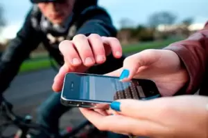 Vecinos atacaron a un ladrn que le arrebat un celular a una joven