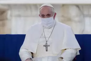 Hisoparon al Papa Francisco por ser contacto estrecho de dos cardenales contagiados
