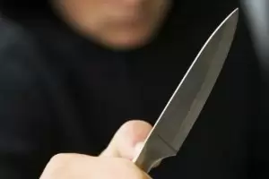 Rob a su familia y los amenaz con un cuchillo