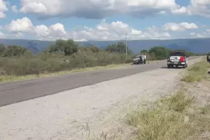 Volc un utilitario y hallaron a una mujer inconsciente y semidesnuda