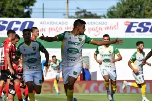 Defensa gan y sigue siendo el lder en su zona de la Liga Profesional