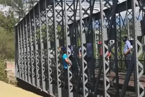 Tensin en Valle Viejo: un hombre amenaz con tirarse desde un puente