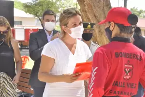 Zenteno reafirma su compromiso con los Bomberos Voluntarios de Valle Viejo