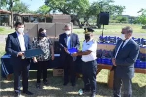 Jalil en el acto de entrega de armamento y computadoras a la Polica de la provincia