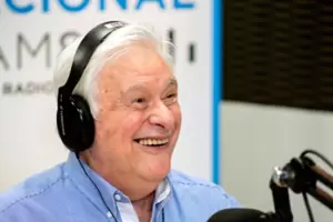 H�ctor Larrea hizo su �ltimo programa de radio: �A los 82 a�os lo malo son los achaques y lo bueno es la experiencia�