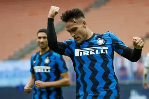 Triplete de Lautaro Martnez en la goleada del Inter sobre el Crotone